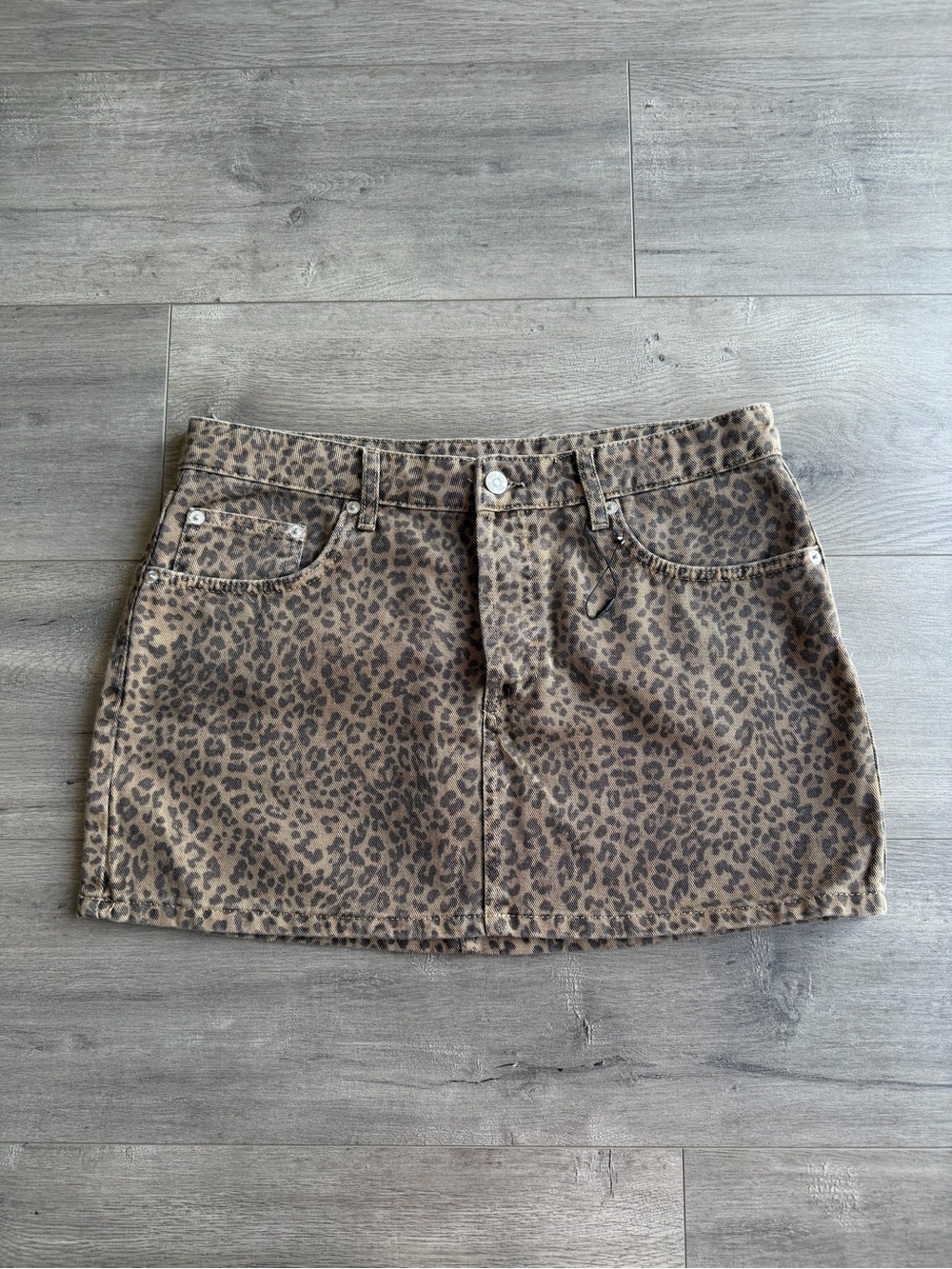 NWOT Zara Leopard Print denim mini skirt - size large
